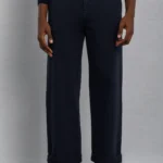 بنطلون واسع بقصّة مريحة