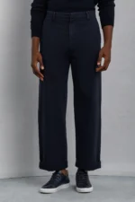 بنطلون واسع بقصّة مريحة